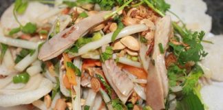 Món ăn đậm đà và thơm ngon nhờ các nguyên liệu được hòa quyện vào nhau.