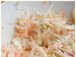 Cách làm salad bắp cải cực ngon miệng cho bữa trưa - 7