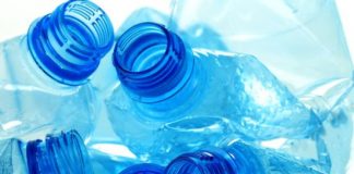 Cách làm sạch chai nhựa đựng nước đơn giản đến bất ngờ