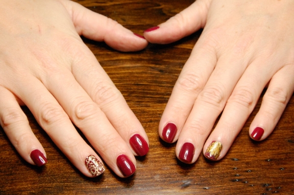 Cảm hứng nail nghệ thuật màu Burgundy cho Giáng Sinh - 4