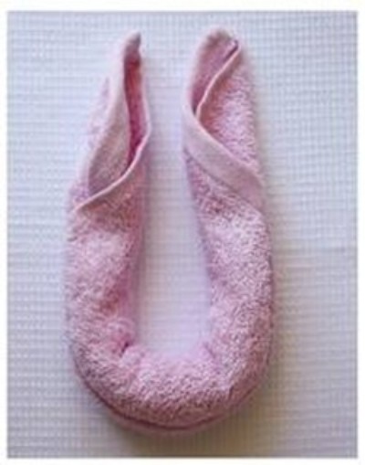 cách làm thỏ bông đáng yêu cho bé từ chiếc khăn mặt3