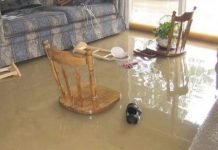 Cách dọn dẹp và khử trùng nhà cửa sau mưa ngập