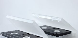 Chế túi xách cá tính từ hộp băng video - 1