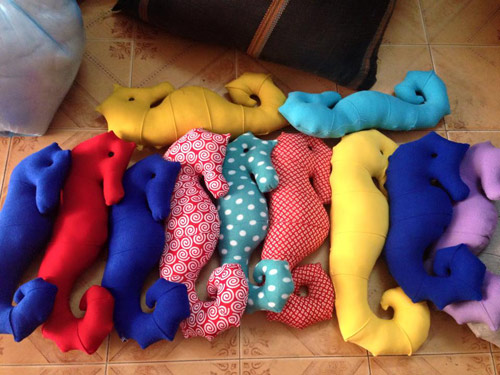 Gối ôm cá ngựa - món quà handmade cho bé ngủ ngon - 9