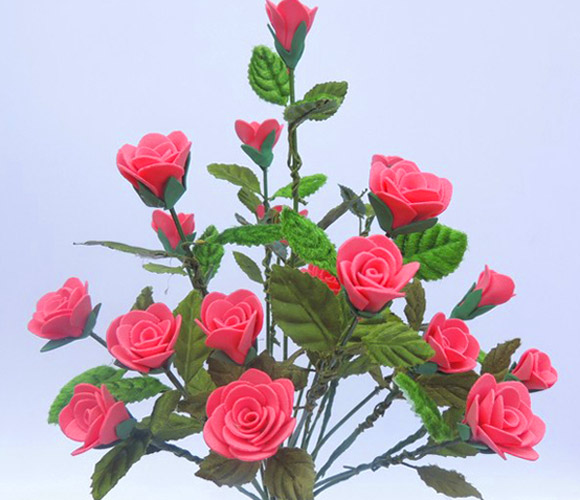 Học nhanh cách làm hoa hồng bằng giấy xốp tặng thầy cô6