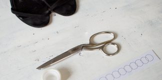 cach_trang_tri_giay_cao_got_thanh_ankle_strap_thoi_thuong