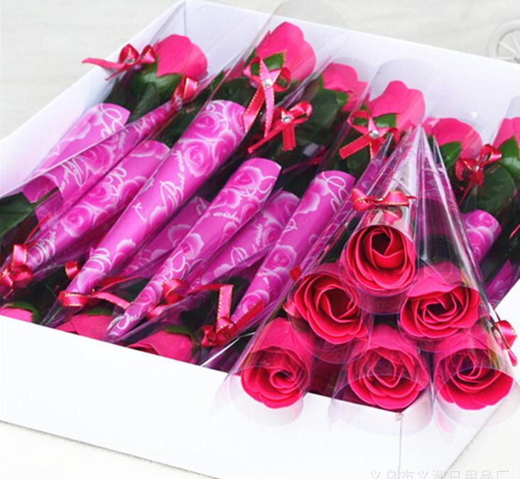 Học nhanh cách làm hoa hồng bằng giấy xốp tặng thầy cô11