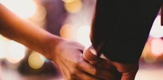 Vợ tôi cặp bồ với tình già để lấy tiền “giữ chân” trai trẻ