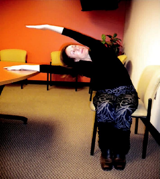 động tác Yoga tại chỗ cho dân văn phòng 5