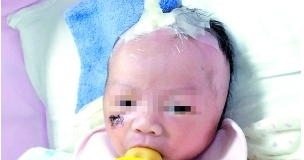 Bà mẹ nhí ném con mới sinh từ tầng 5 xuống đất