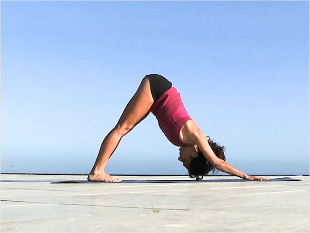 Hướng dẫn những bài yoga giúp giảm đau và giải toả căng thẳng