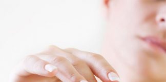 Chăm sóc tay xinh mùa hè