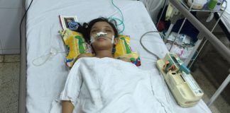 Vợ chết, con nguy kịch, cha bán gà, bán chó không đủ cứu con