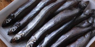 Cách làm cá trứng kho tiêu đậm đà, ngon cơm bữa tối