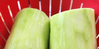 Canh bí nấu mọc ngọt mát