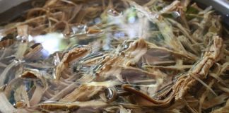 Khéo tay làm bún vịt nấu măng