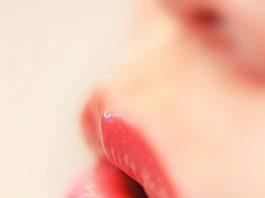 Giữ đôi môi luôn đỏ hồng trong mùa đông khô lạnh