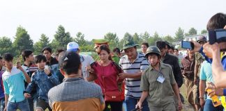 Bắt 2 nghi phạm móc túi tại phiên xử thảm sát ở Bình Phước