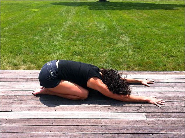 Hướng dẫn những bài yoga giúp giảm đau và giải toả căng thẳng