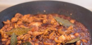 Ngon cơm với món gà kho xì dầu thơm nức kiểu Philippin