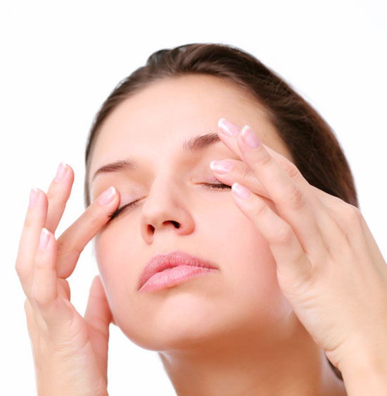 5 bước tự massage da mặt đúng cách để giảm nếp nhăn - 4