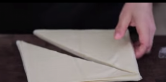 Làm món tôm cuộn chiên cay giòn rụm