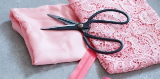 Tự may chân váy ren dáng bút chì đơn giản mà duyên dáng