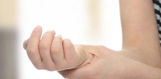 Cách chữa đau cổ tay hiệu quả với bốn bài tập Yoga 1