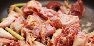 Cách làm gà rang sả cho bữa cơm ngon ngất ngây