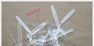 Làm hoa nhựa cài áo cực yêu