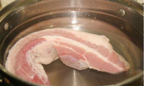 Cách làm thịt lợn rán thơm ngon bao nhiêu cơm cũng hết