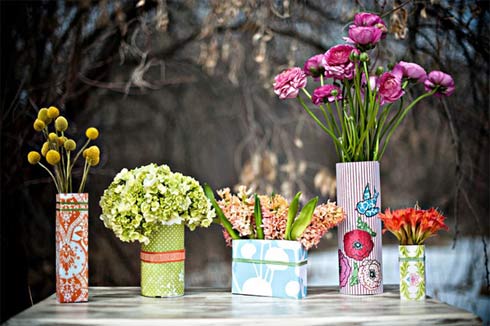Cách làm lọ hoa đáng yêu từ giấy gói quà