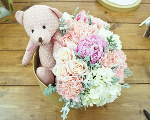 Cách làm hộp quà hoa và gấu siêu cute cho nàng ngày 8/3 thêm bất ngờ