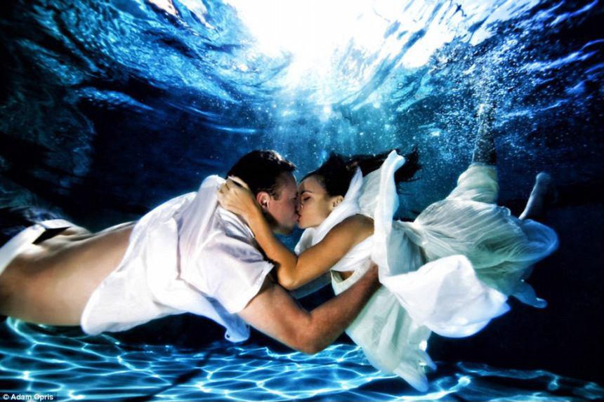 Chùm ảnh: Những cặp đôi đính hôn dưới nước