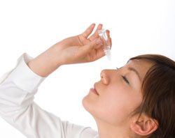 Cách sử dụng thuốc nhỏ mắt  - 1