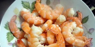 Làm salad bơ tôm ngon miệng