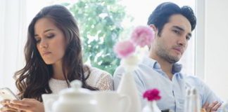 10 hành động khiến hôn nhân đau đớn hơn cả chuyện ngoại tình