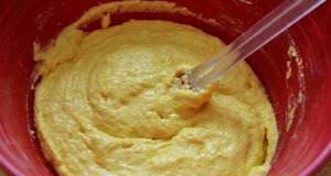 Xúc xích phủ bột ngô chiên giòn tan