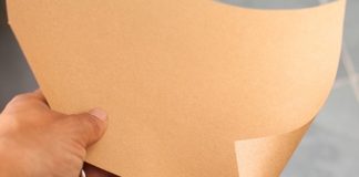 Cuộn giấy ra ngay lọ hoa treo tường cực xinh và đơn giản