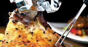 Cách làm món đùi lợn muối tuyệt ngon cho ngày Giáng sinh