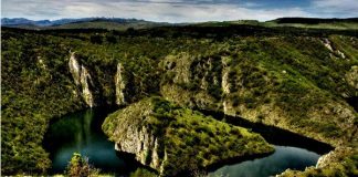 Lanh nguoi kham pha vung dat quy du