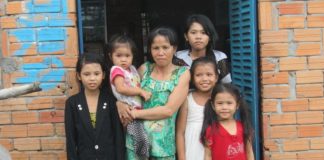 Gia đình toàn “Hột Xoàn, Vàng, Kim Cương” mà... nghèo rớt mồng tơi!