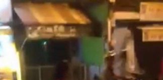 Cô gái lột đồ vừa đi vừa khóc "Chồng em bỏ em rồi" trên đường phố Sài Gòn