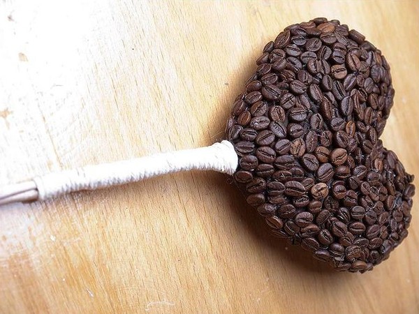 Tự làm cà phê khử mùi hình trái tim xinh xắn