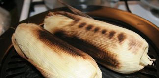 Cách làm ngô nướng mỡ hành nóng hổi ngày lạnh