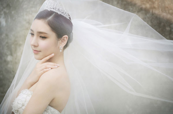 Bí ẩn đằng sau tấm khăn voan che mặt cô dâu ngày cưới