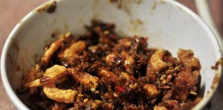 Rau muống xào mực Singapore