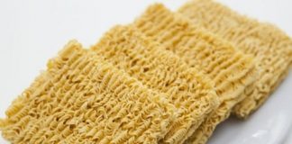 2 cách nấu mì tôm ngon mà tiết kiệm thời gian cho bữa sáng