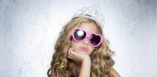 Làm tóc điệu cho bé xinh xắn tới trường