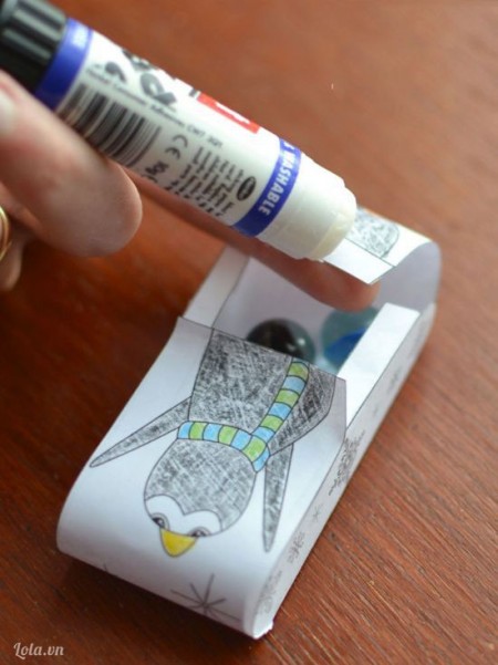 Cách làm con lật đật hình chim cánh cụt siêu cute